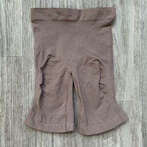 Skims Mid Thigh Sculpting Shorts Shapewear, Size S/M New